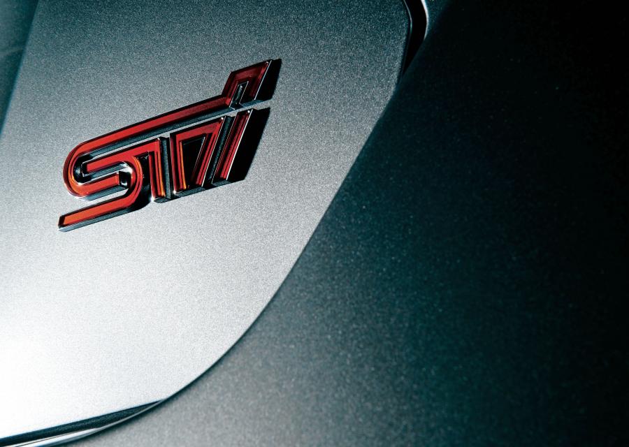 Логотип Subaru WRX STI 2017 года  (JP) (фото 6 из 17)
